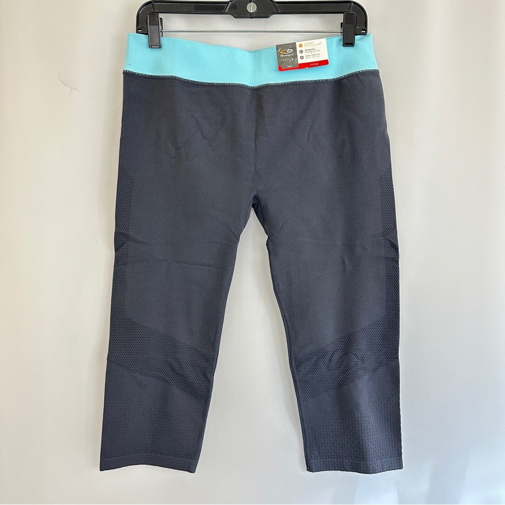 Women’s NWT C9 Capri Fitted Leggings Size XL